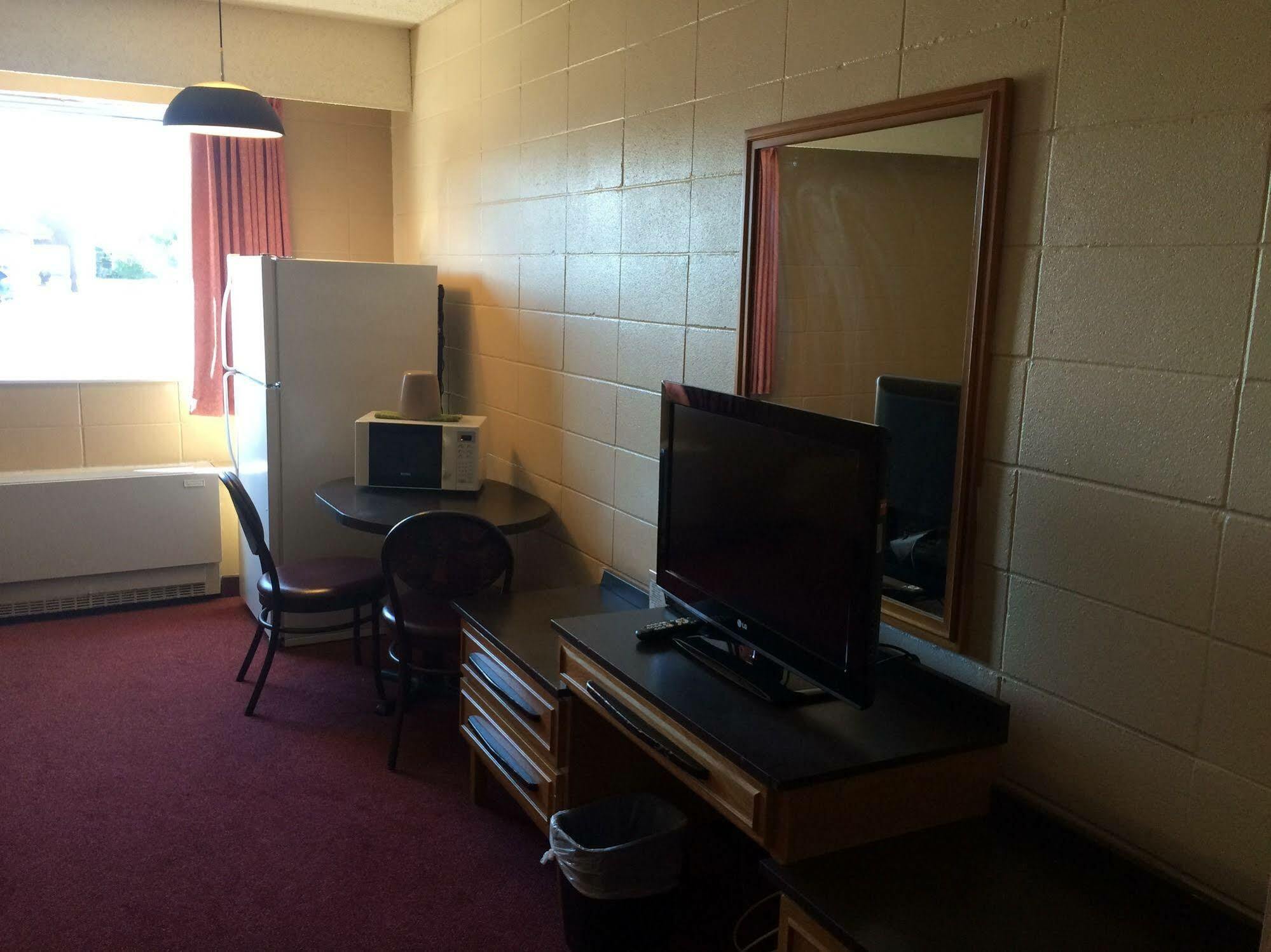 Midtown Motor Inn Bonnyville エクステリア 写真