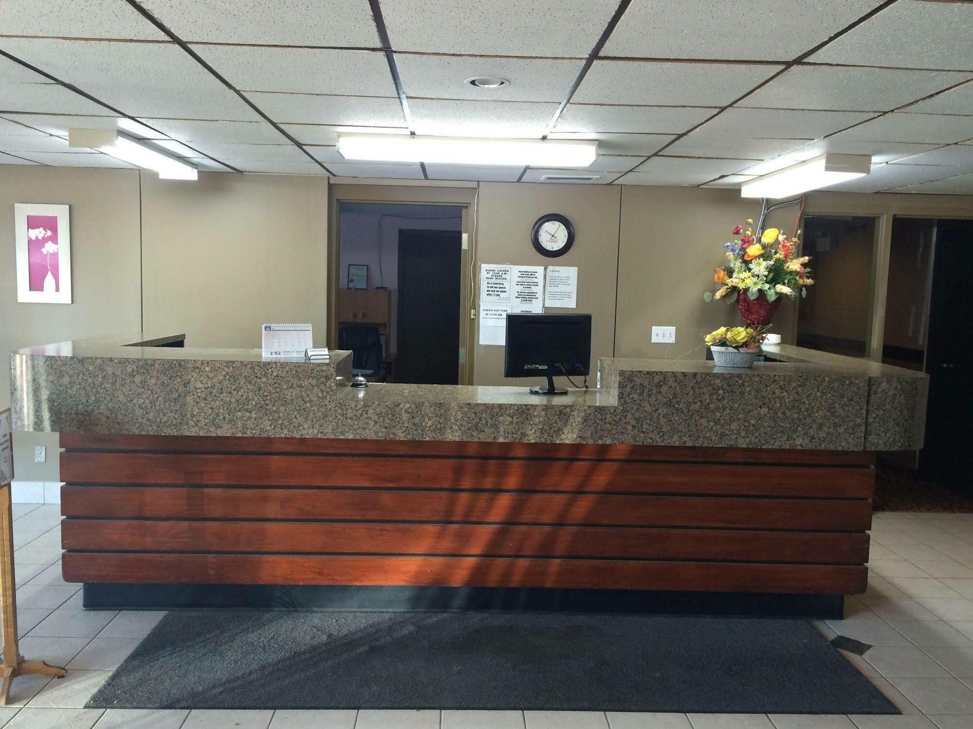 Midtown Motor Inn Bonnyville エクステリア 写真