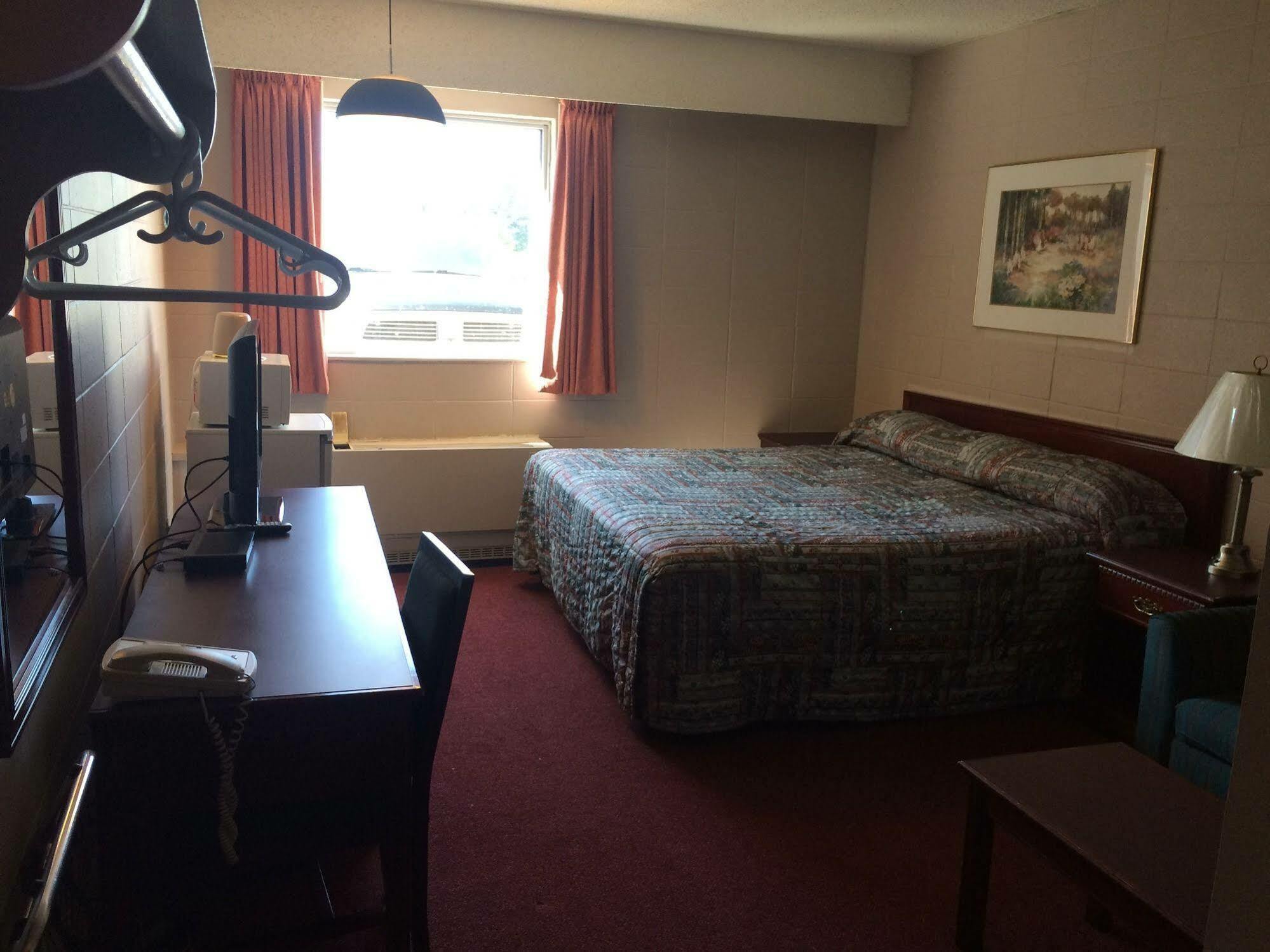 Midtown Motor Inn Bonnyville エクステリア 写真