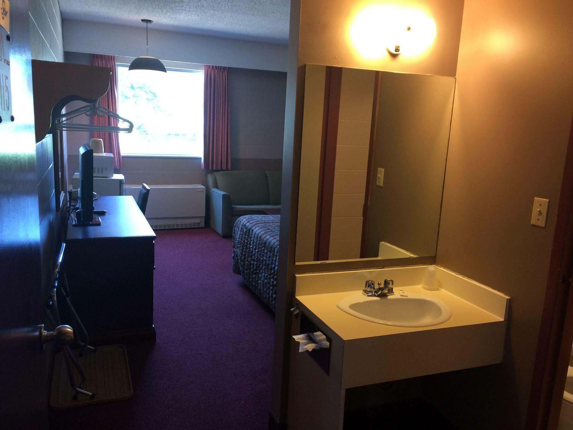 Midtown Motor Inn Bonnyville エクステリア 写真