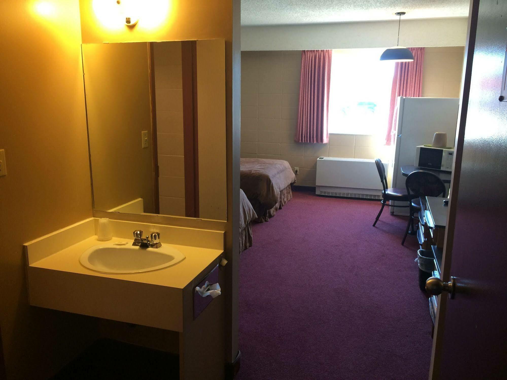 Midtown Motor Inn Bonnyville エクステリア 写真