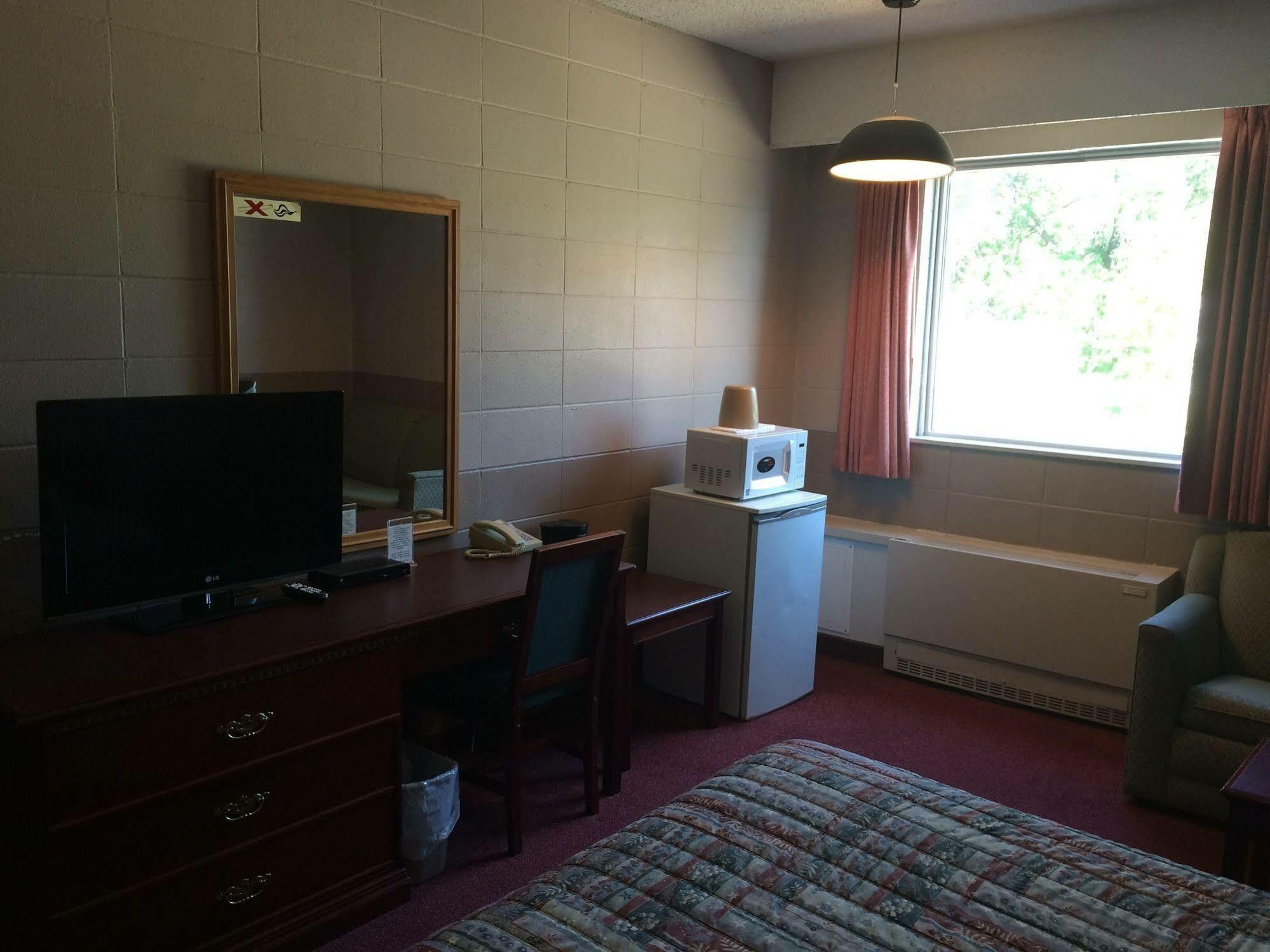 Midtown Motor Inn Bonnyville エクステリア 写真